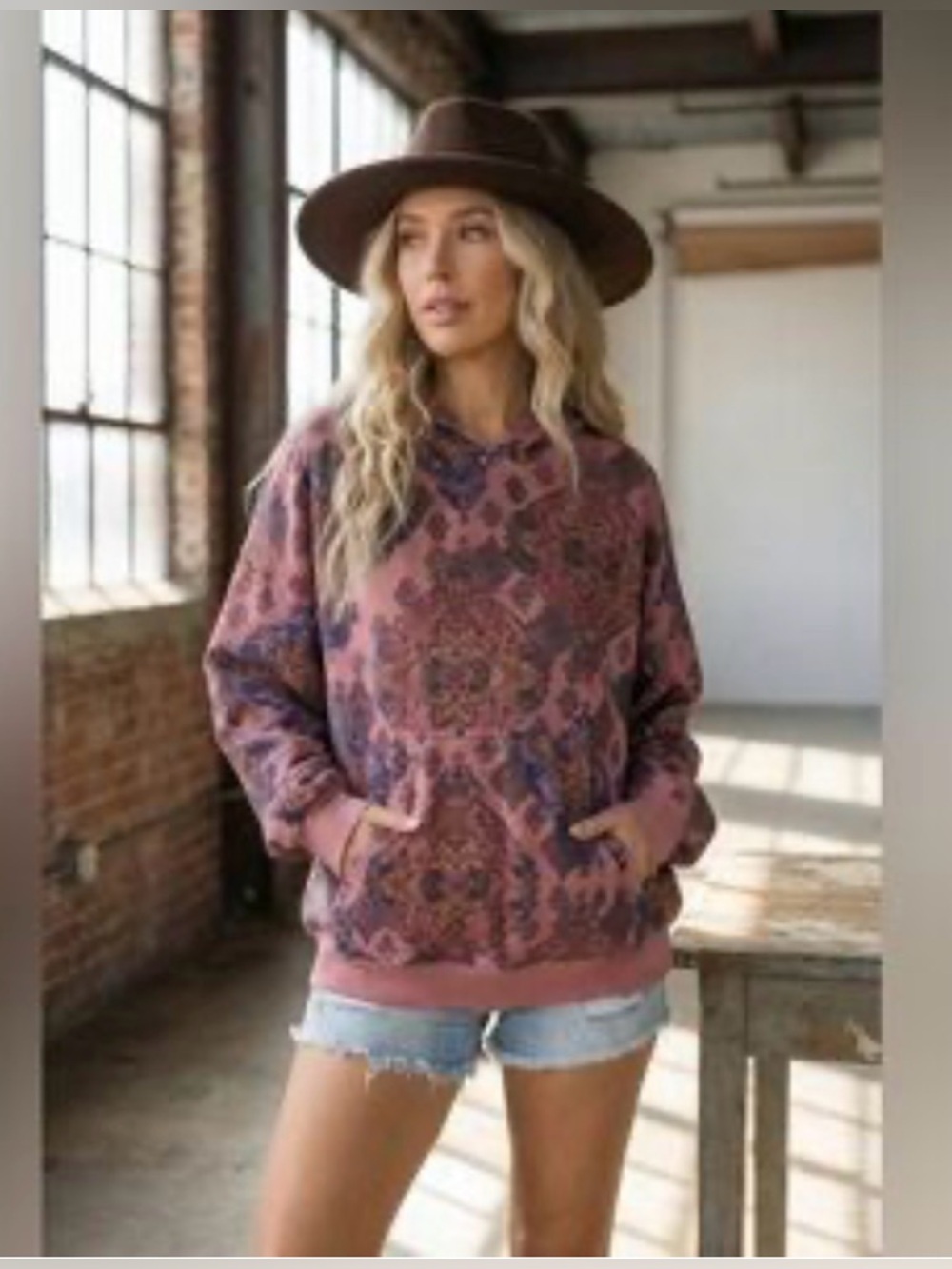 Veveret Patterned Pullover Hoodie ~ Pink